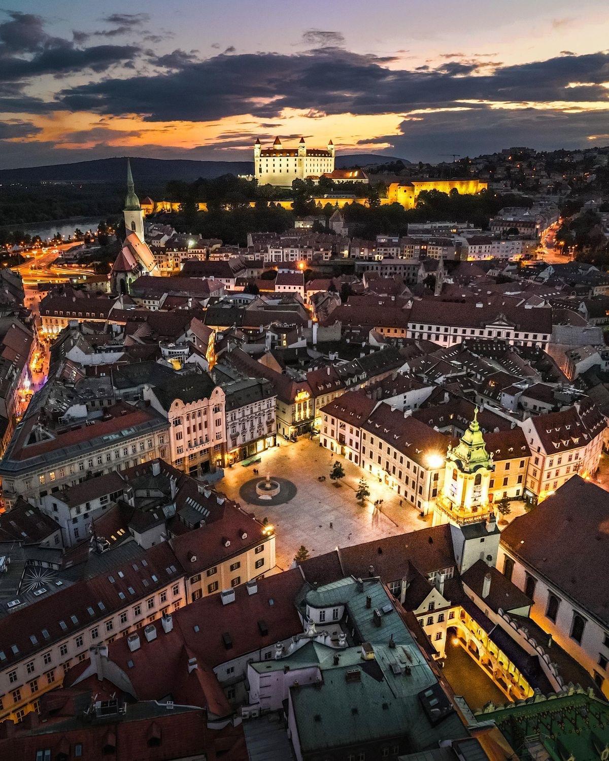 Nice Flat Under The Castle Bratislava Exterior foto